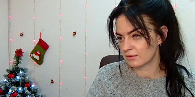 Amateur babe on webcam on Xmass Eve