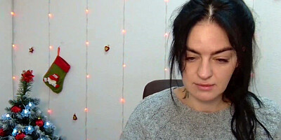Amateur babe on webcam on Xmass Eve