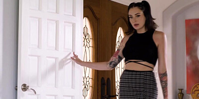 Melody joins stepmom's mind game