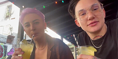 Tattooed amateur queer fingers and licks GFs pussy at home