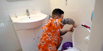 Nympho hostel roommate pussyfingering