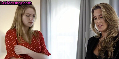 Horny lesbo babe eats BFF lesbian pussy while fingering