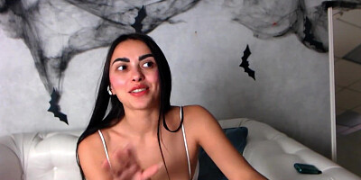 Curvey babe shows off her sweet shaves pussy on cam