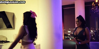 Scissoring babe seduces petite lesbian in 69 position