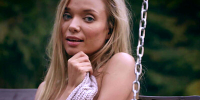 Perfect ass blonde MILF looks amazing