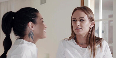 Hottie gets booty toyed by lesbian