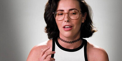 Casting solo nerdy babe masturbates her pussy until orgasm