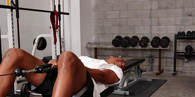 Short Black guy fucks hairypussy of IR plumper MILF in gym