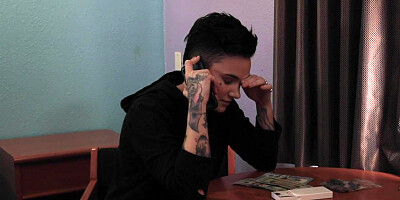 Inked queer strapon fucks bigass GF be4 bathroom pussyeating