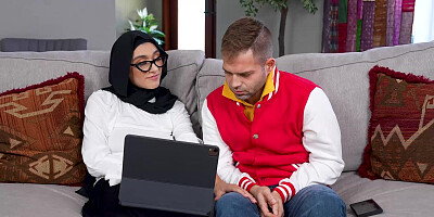 Arab lady received a warm jizz first time