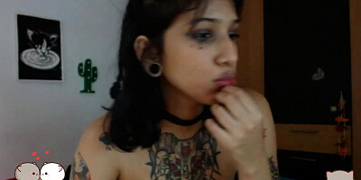 Tattooed amateur Latina lesbians fuck
