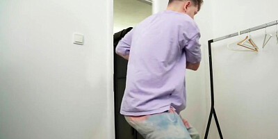 Deepthroat 3some babes fucked in hostel room by lucky guy