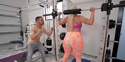 BANGBROS - Alexis Andrews Starts Sucking Her Personal Trainer's Dick After Her Ass Workout