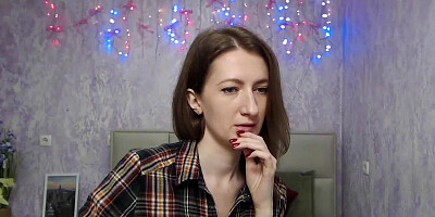 Afghan babe flashes shoulder on webcam show