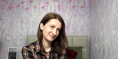 Afghan babe flashes shoulder on webcam show