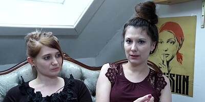 Ersties - Maria M. entdeckt ihre Liebe zum Fußfetisch mit Ina