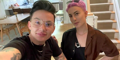 Colored hair lez GF licked by inked queer at home in bed