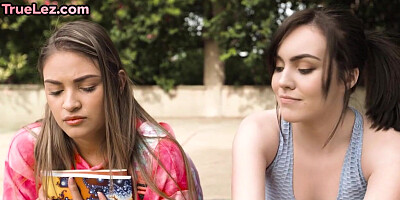 Sexy lez bitch loves fingering pussies while fingering