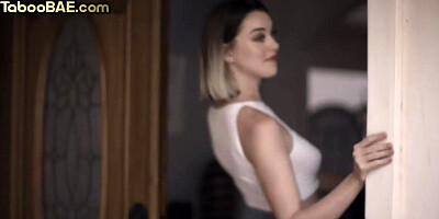 Stepmom lez seduces perverted lady while fingering hard