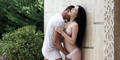 Natural babe gets pussy eaten out 2