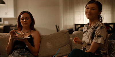 Liz Jordan tumbles upon stepmoms making out