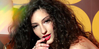 Sexy all natural babe exposed hot body