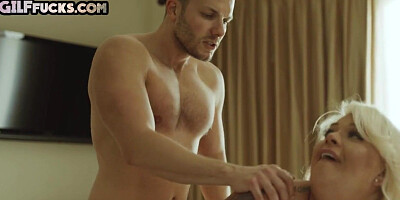 Booty mature slut enjoys fucking hard in doggystyle