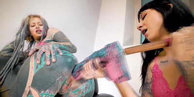 Alt babe gets anal fucked with a big toy