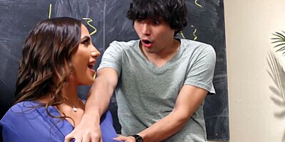 Brazzers - Desiree Dulce Jerking And Blowing Ricky Spanish Without Getting Caught By Other Students