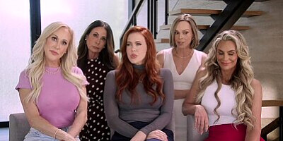 MILFY Experienced Man-Eater Reagan Foxx Teaches Stud Coach All About MILFs