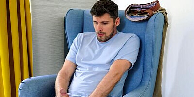 REALITY KINGS - Flame-Haired Scarlett Jones Flaunts Her Sexy Ass To Kristof & Lures Him To Fuck Her