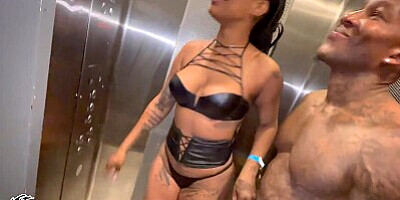 BUBBLE BUTT EBONY BADDIE BELLA CUMMS GETS A STRETCH AND A WORKOUT FROM A BBC