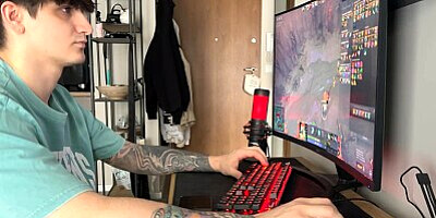 I Wanted to Play Dota 2 and Fucked the Tight Pussy of a Redhead Neighbor