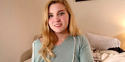 Hot Teen College Girl Gives Her Tutor A JOI
