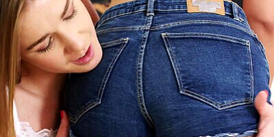 Lesbea Alexis Crystal and big tits Jennifer Mendez lesbians scissoring