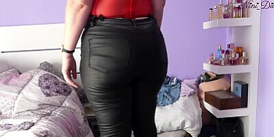 I go to my step sister's bedroom to fuck her huge ass!