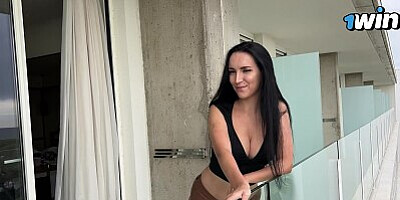 Hot brunette fucks with a stranger to cheat on her boyfriend