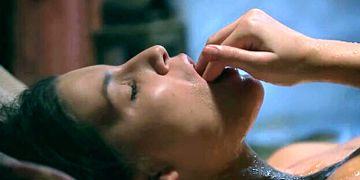 Squeeze's food insertion clip