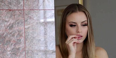 ADULTMOBILE - Anna Claire Clouds Opens Up About Her Sexual Feelings About Her Roommate Vanna Bardot