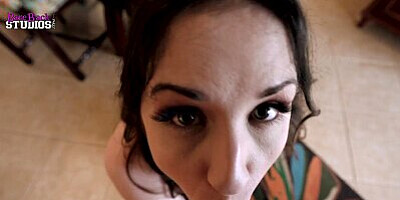 Busty Step Mom wants to Fuck Before Going to the Pool - Amiee Cambridge - 4k