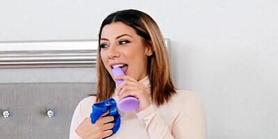 Brazzers - Valentina Jewelz Can't Get Over Her Ex Rose Monroe So They Have One Last Anal Fuck