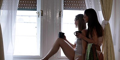 Stunning blonde and cute brunette kiss and eat each others pussy