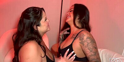 REAL AMATURE Lesbian Sex! Intense Passionate Massage + Pussy Eating ft Jacqueline Valentine