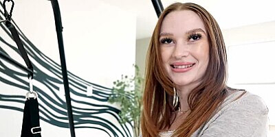 Harley Love Loses Control Of Her Pussy On Sex Swing
