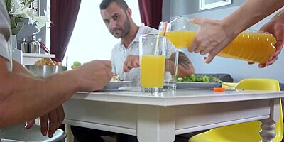 HUNT4K. Chick postpones meal for sake of carnal fun with the guest