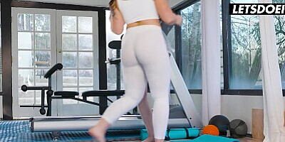 Curvy Babes Alyx Star & Holly Day Steamy Lesbian Fuck After Workout - A GIRL KNOWS