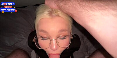 A strict teacher with a big ass, in stockings, taught a history lesson.