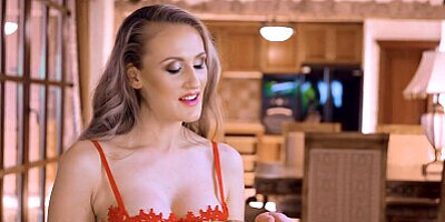 21 SEXTURY - Gorgeous Linda Leclair Pulls Out The Plug Before Pounding A Cock Deep Into Her Tight As