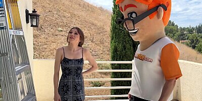 Rose Carter Gets Her Windex Wank On: A Sticky Situation at PornDude Manor!