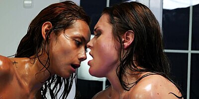 Competitive extreme Oil Fight - Alya Stark vs Veronica Leal